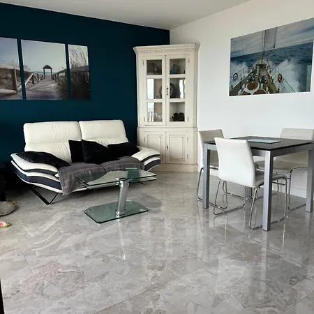 Apartmán En Front De *
